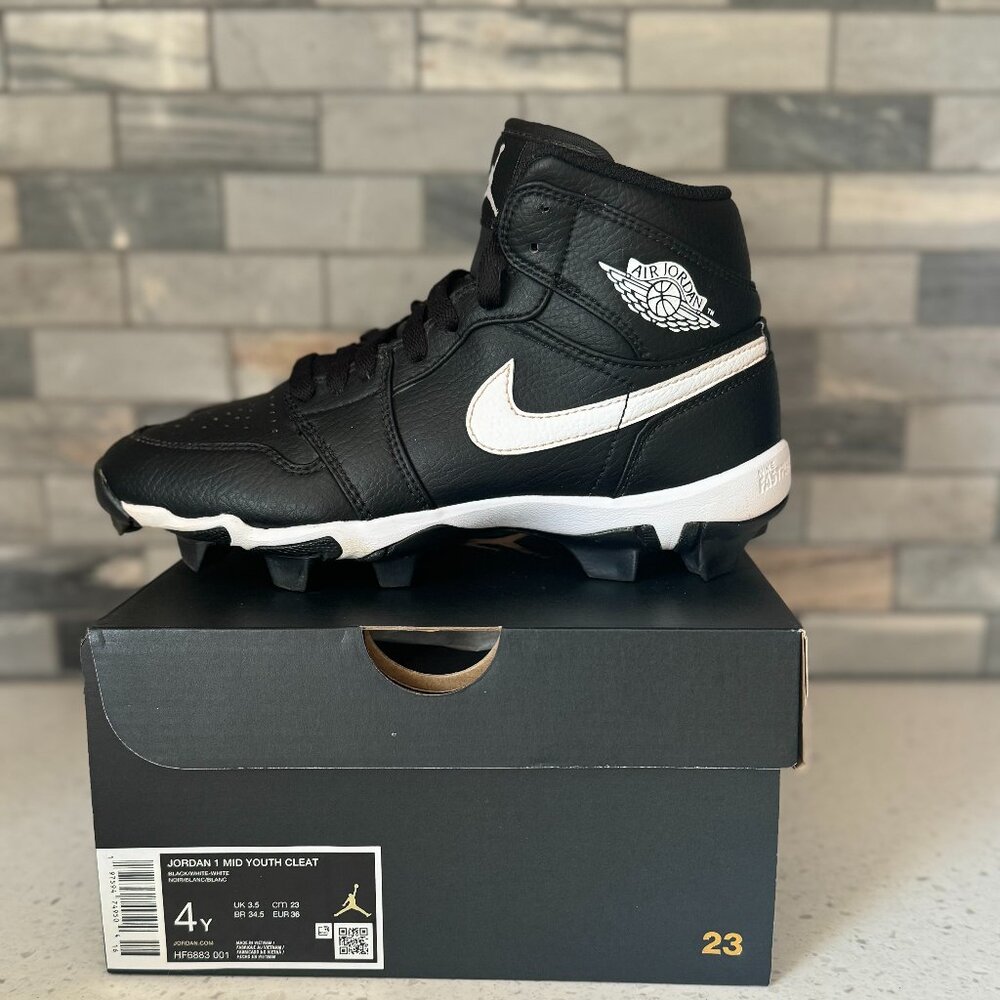 Nike Big Kids’ Jordan 1 Mid Cleats – Size 4Y